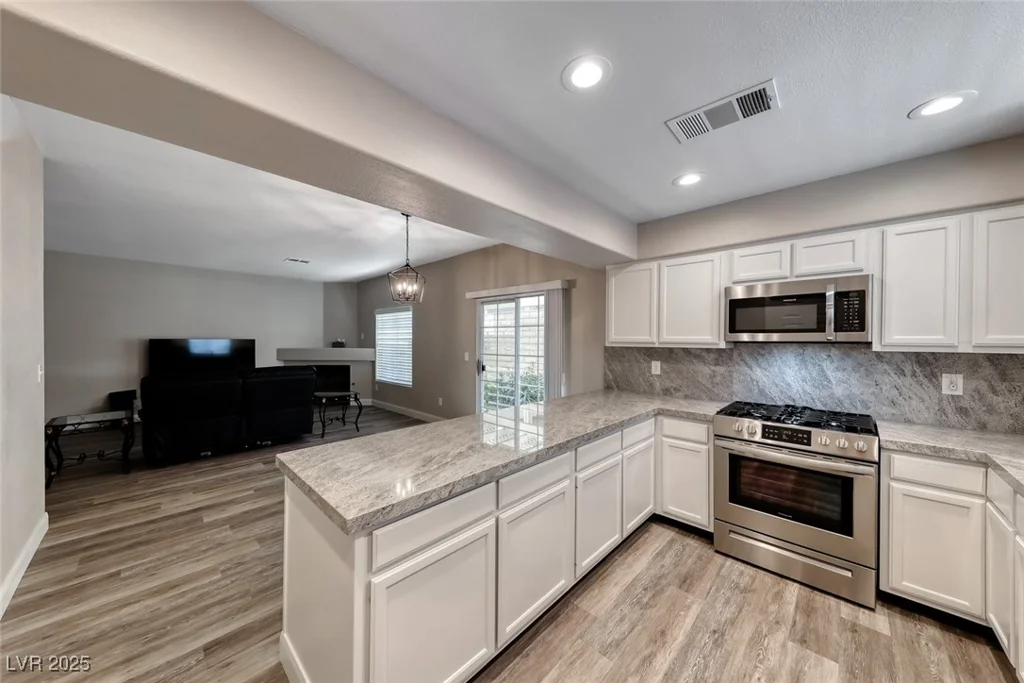 9261 Apache Springs, Las Vegas, NV 89117