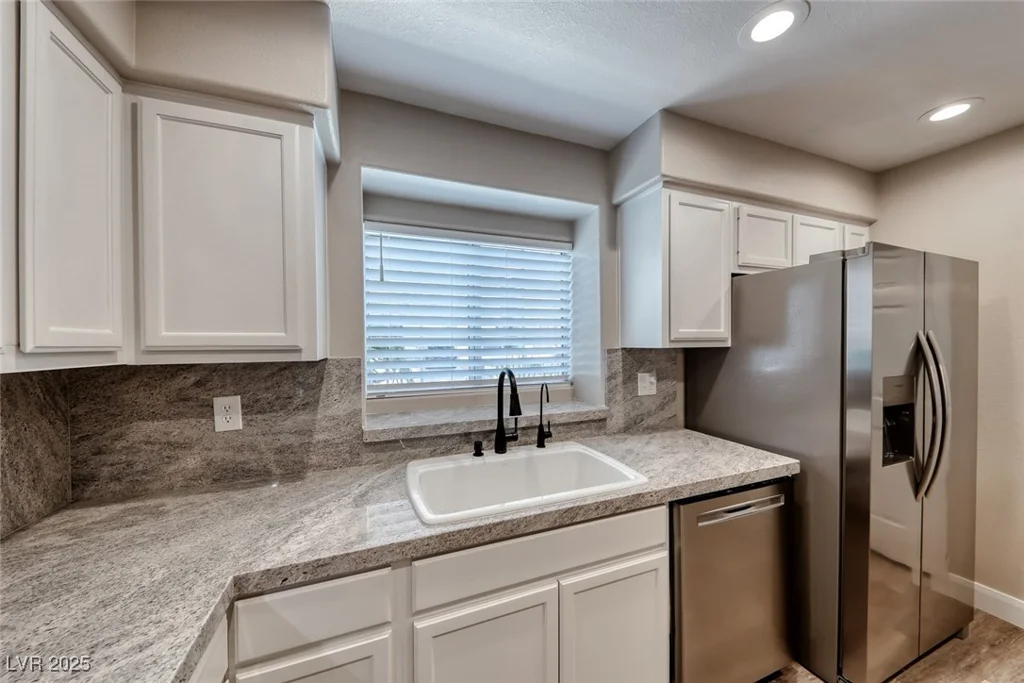 9261 Apache Springs, Las Vegas, NV 89117