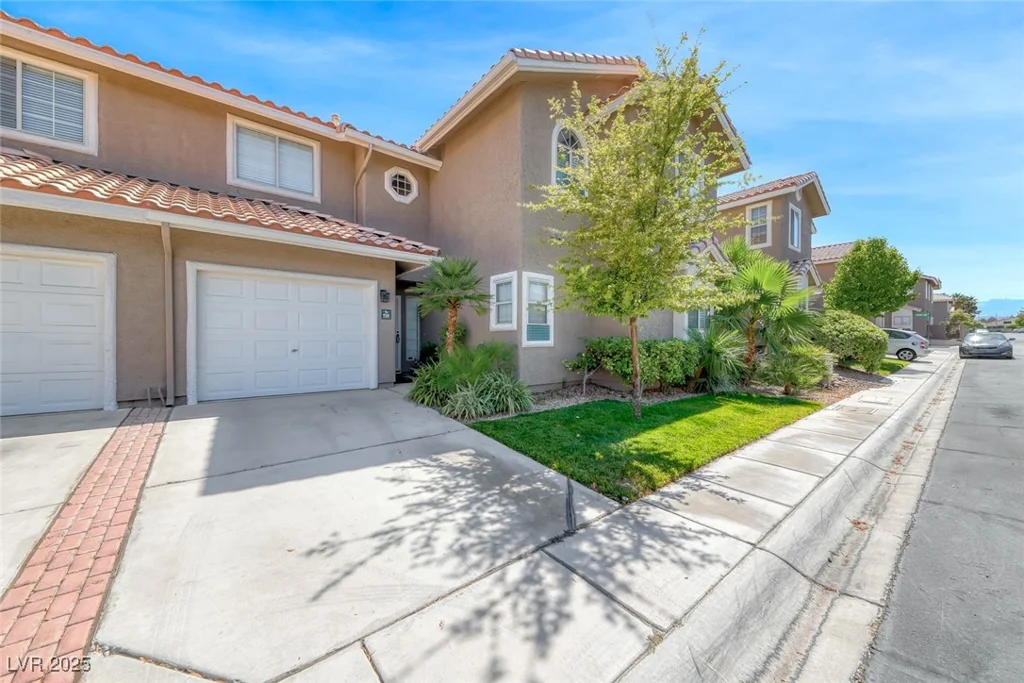 9261 Apache Springs, Las Vegas, NV 89117