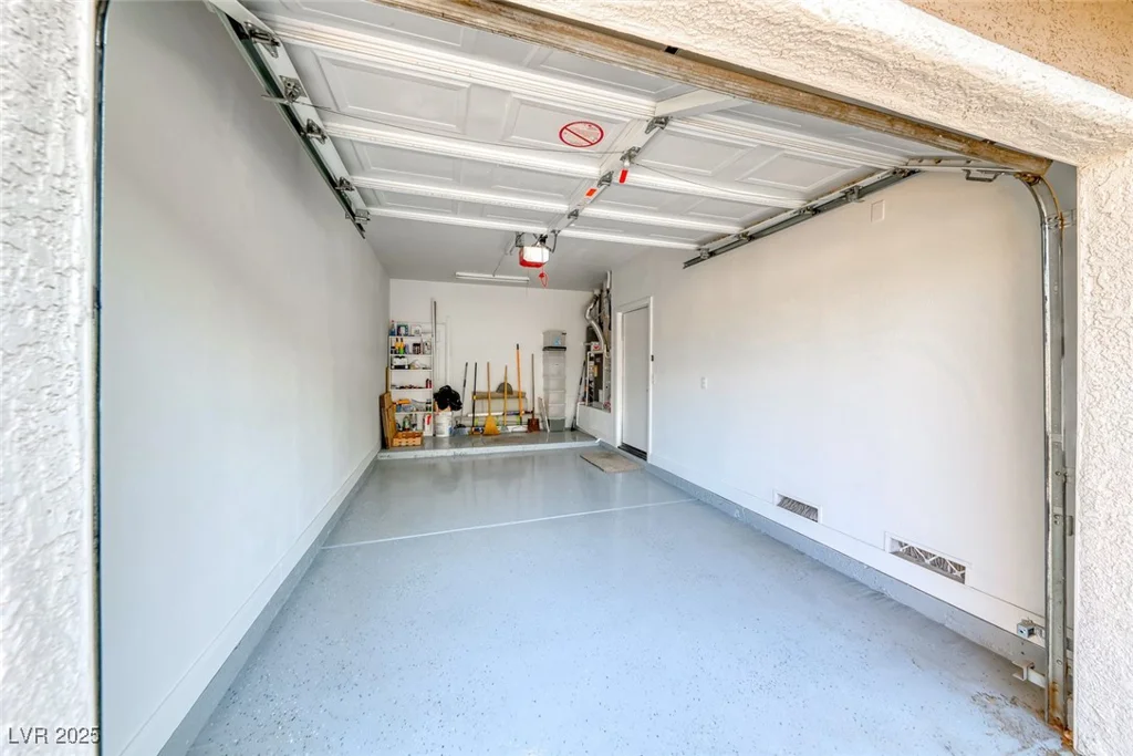 9261 Apache Springs, Las Vegas, NV 89117