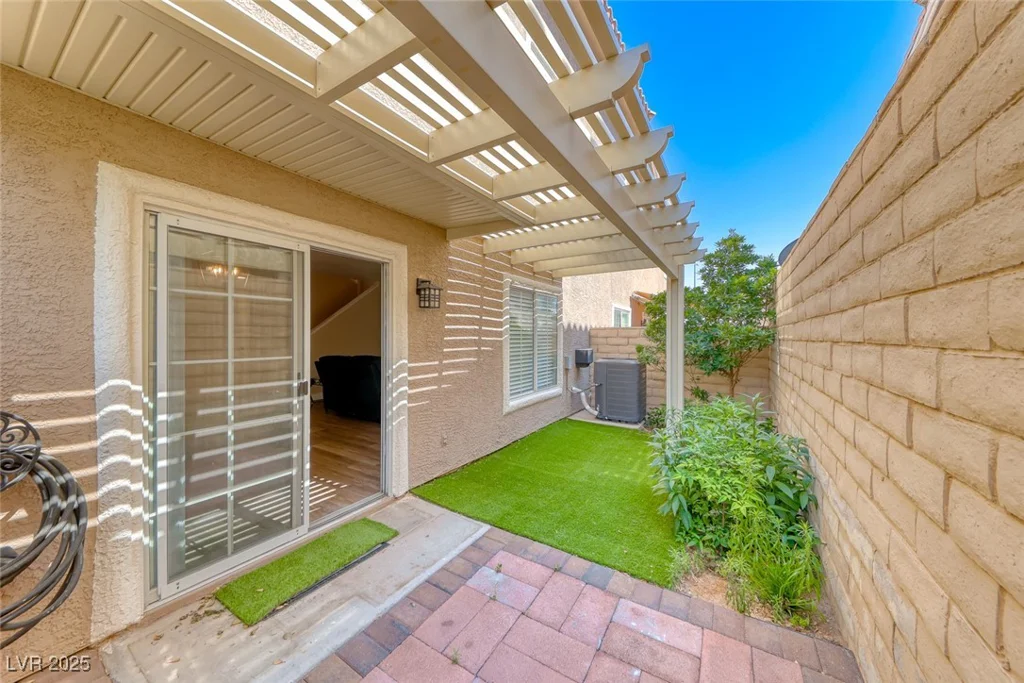 9261 Apache Springs, Las Vegas, NV 89117