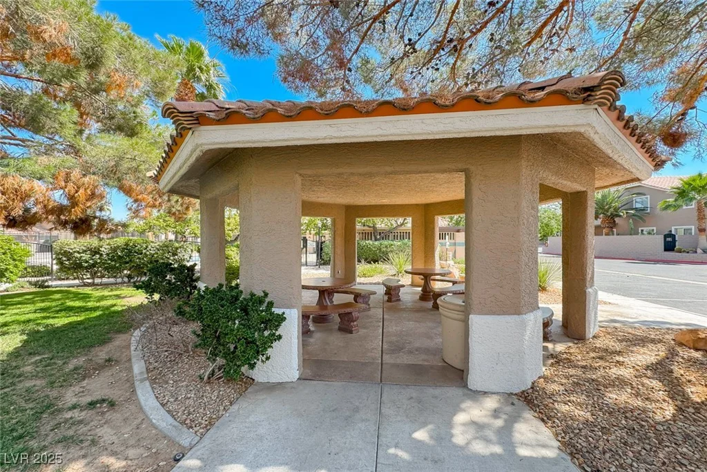9261 Apache Springs, Las Vegas, NV 89117