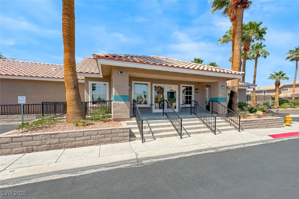 9261 Apache Springs, Las Vegas, NV 89117