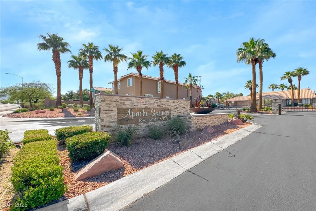 9261 Apache Springs, Las Vegas, NV 89117