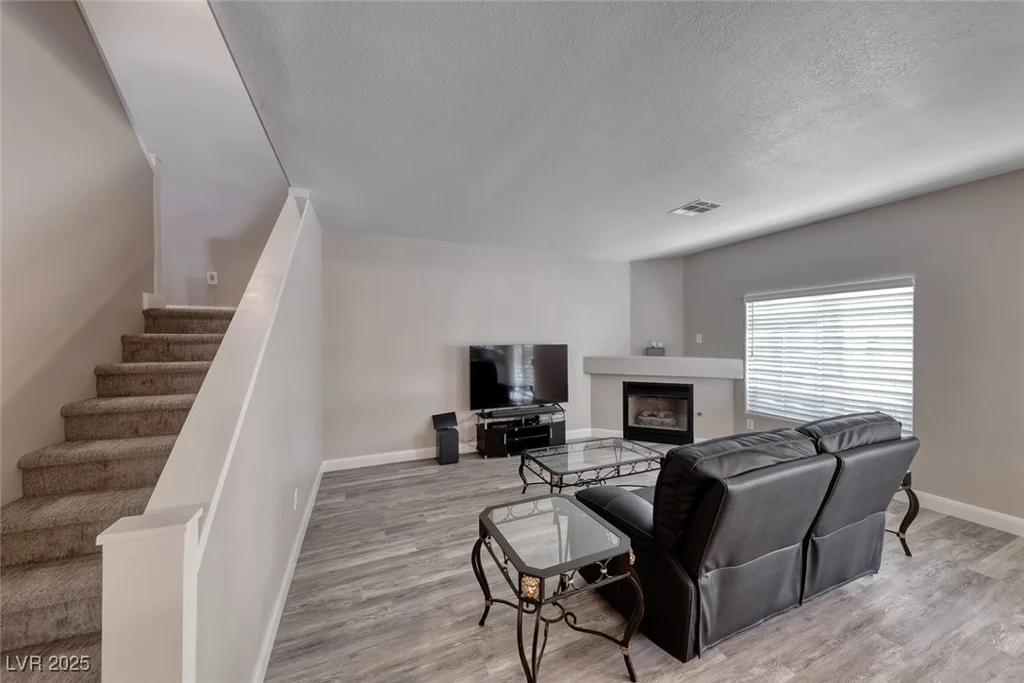 9261 Apache Springs, Las Vegas, NV 89117