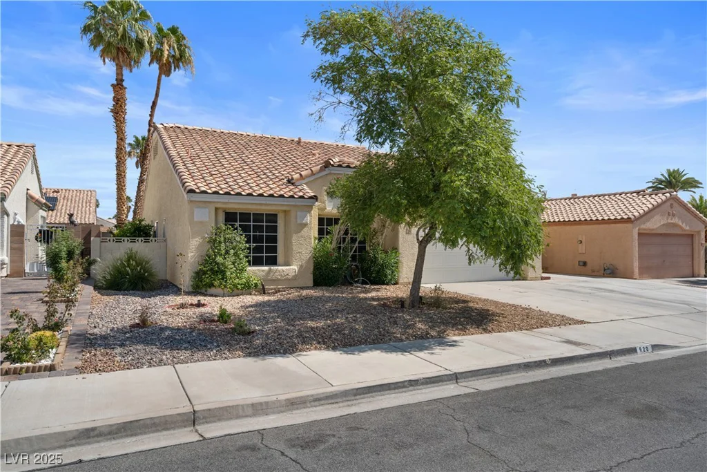920 Serpentina, Las Vegas, NV 89123