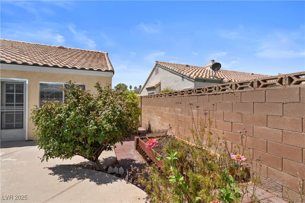 920 Serpentina, Las Vegas, NV 89123