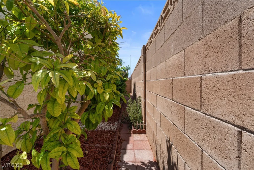 920 Serpentina, Las Vegas, NV 89123
