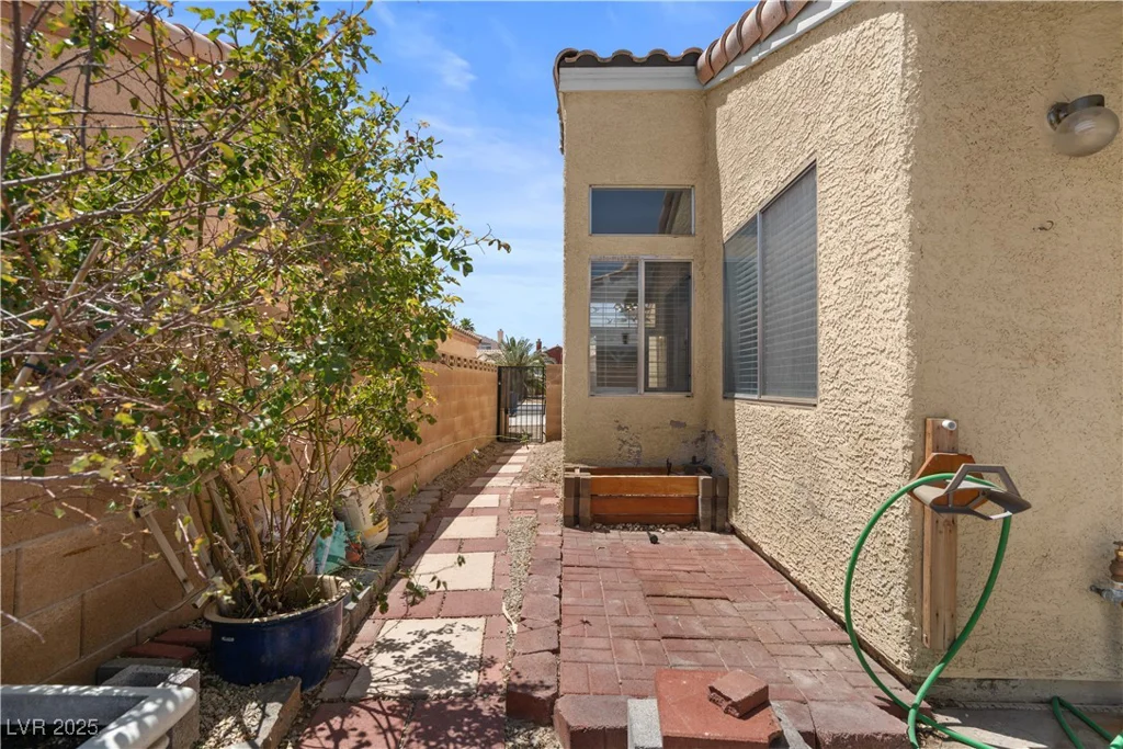 920 Serpentina, Las Vegas, NV 89123
