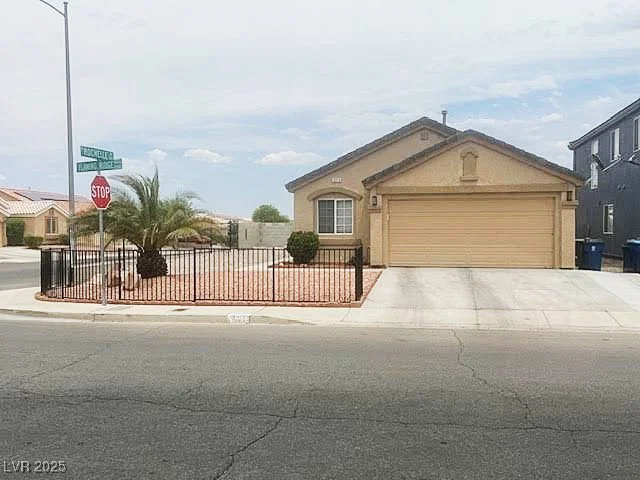4314 Flaming Ridge, Las Vegas, NV 89147