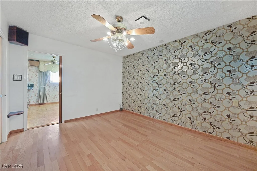 1331 Melville, Las Vegas, NV 89102