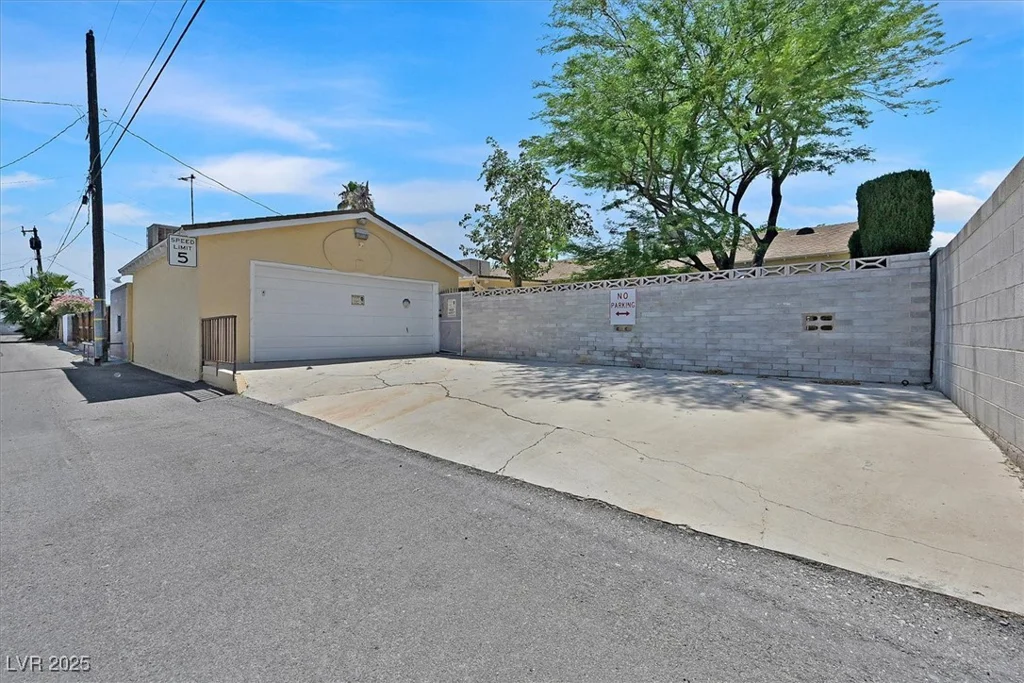 1331 Melville, Las Vegas, NV 89102