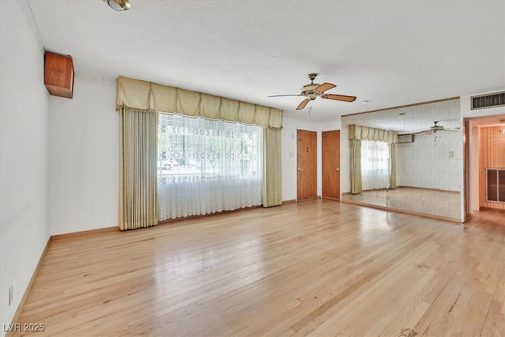 1331 Melville, Las Vegas, NV 89102