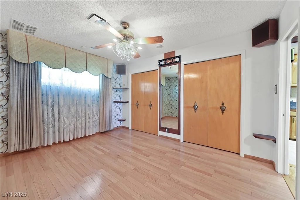 1331 Melville, Las Vegas, NV 89102
