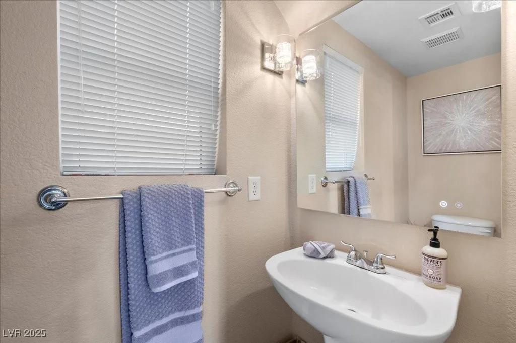 8353 Lower Trailhead, Las Vegas, NV 89113
