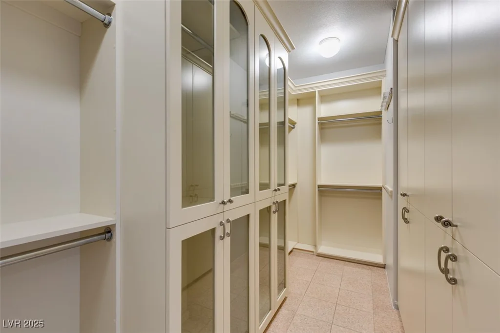 1813 Francisco Peak, Las Vegas, NV 89128