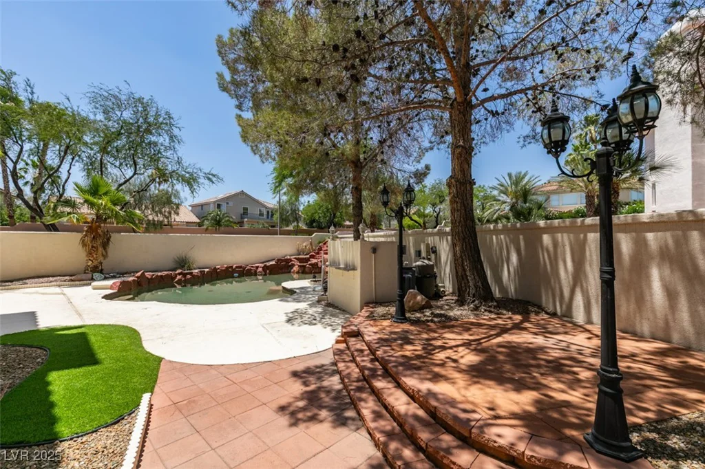 1813 Francisco Peak, Las Vegas, NV 89128