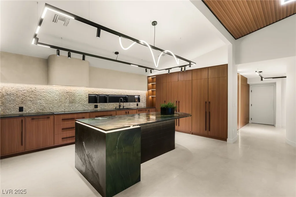 2935 Montessouri, Las Vegas, NV 89117