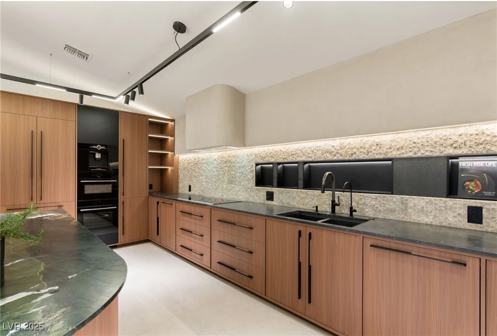 2935 Montessouri, Las Vegas, NV 89117