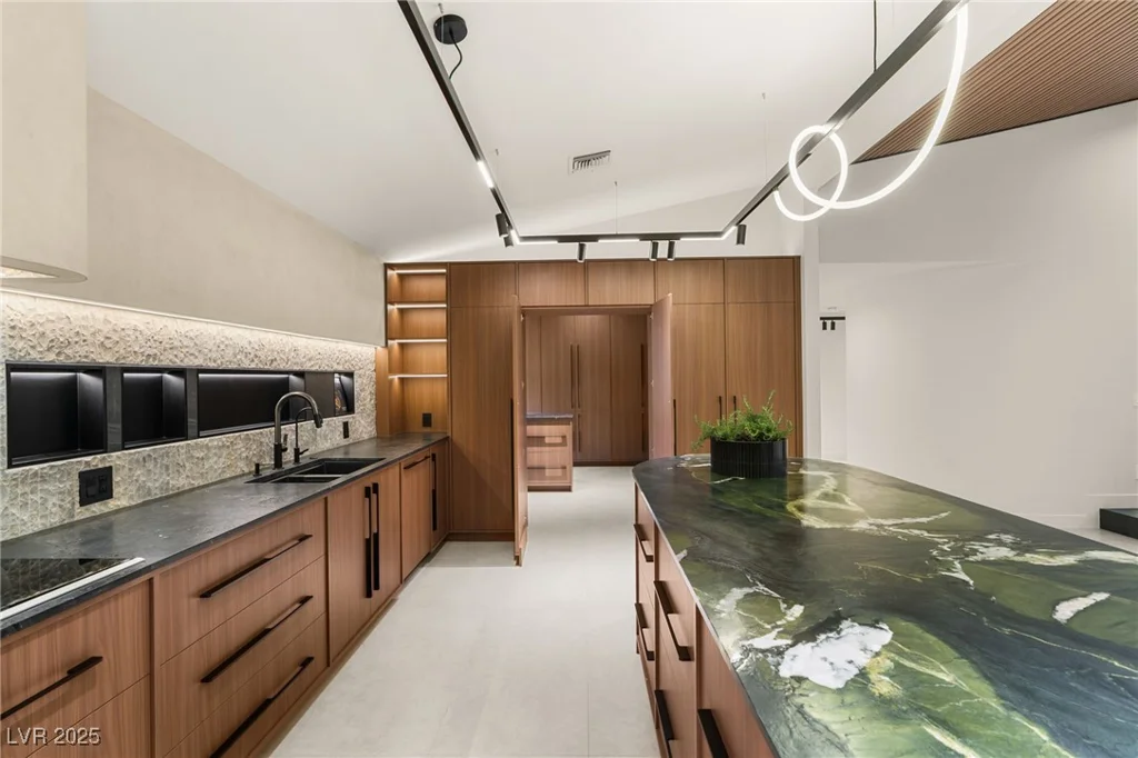 2935 Montessouri, Las Vegas, NV 89117