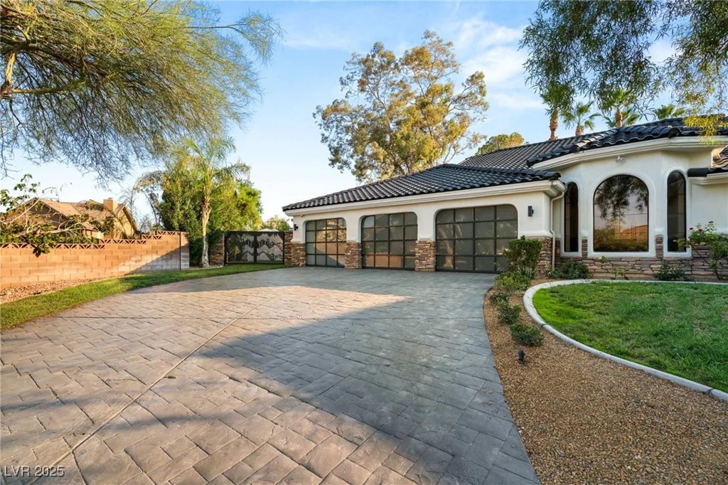 2935 Montessouri, Las Vegas, NV 89117
