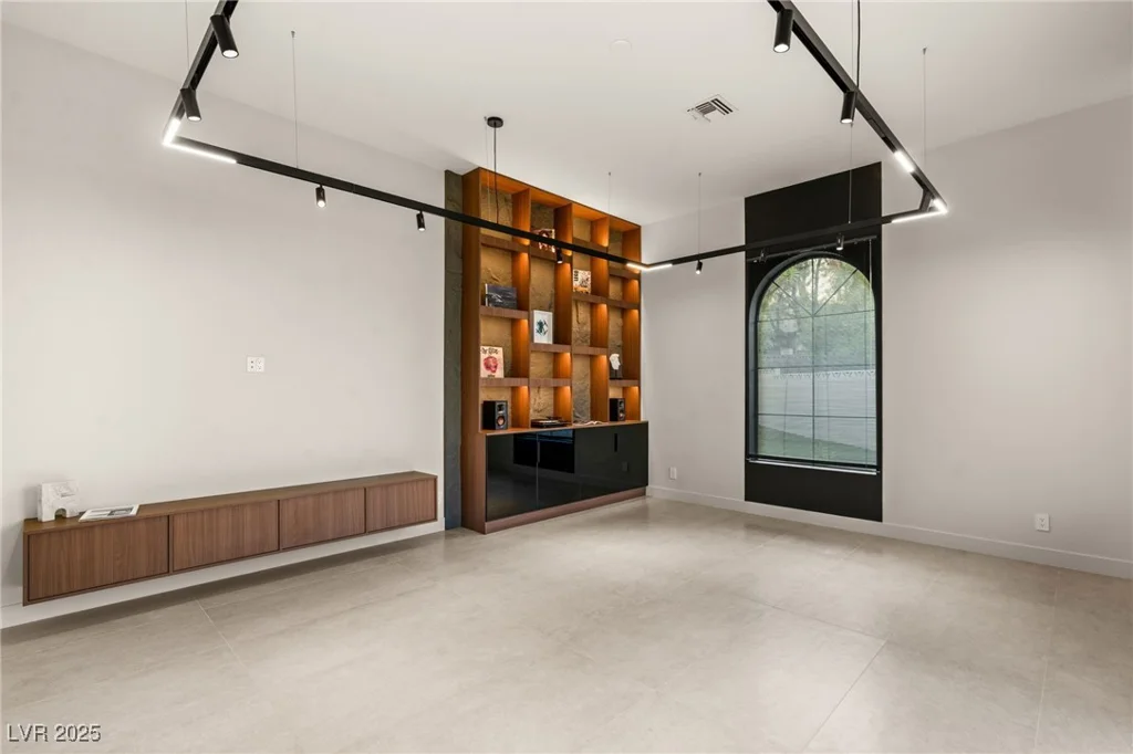 2935 Montessouri, Las Vegas, NV 89117