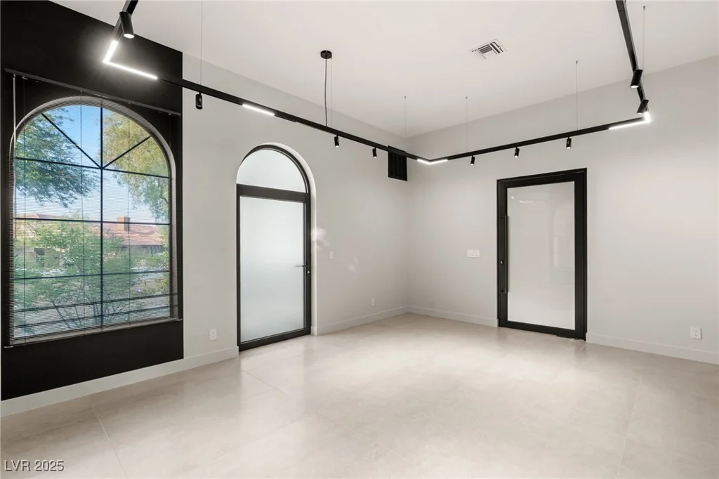 2935 Montessouri, Las Vegas, NV 89117