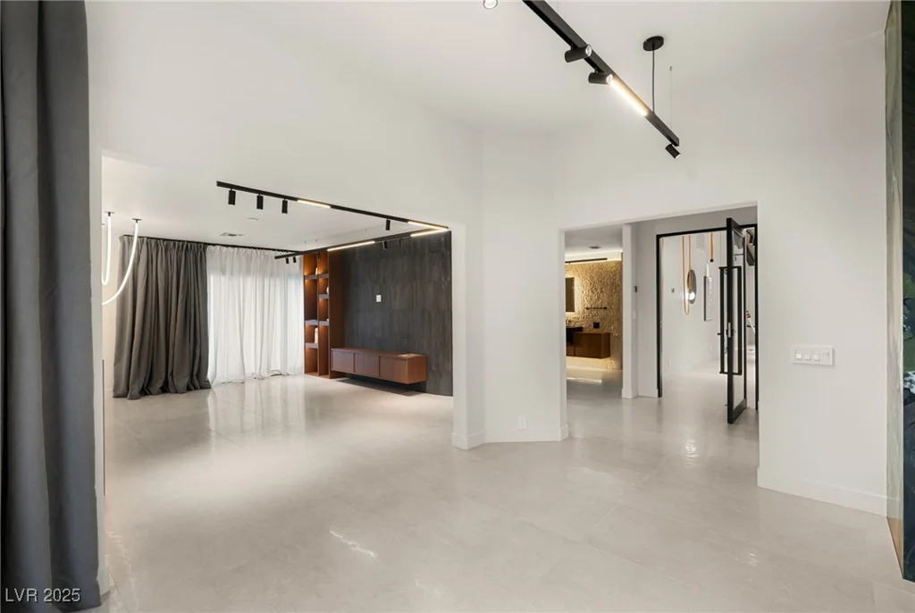 2935 Montessouri, Las Vegas, NV 89117