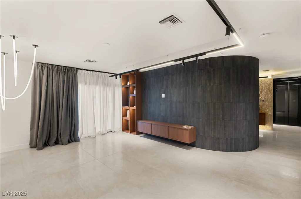 2935 Montessouri, Las Vegas, NV 89117