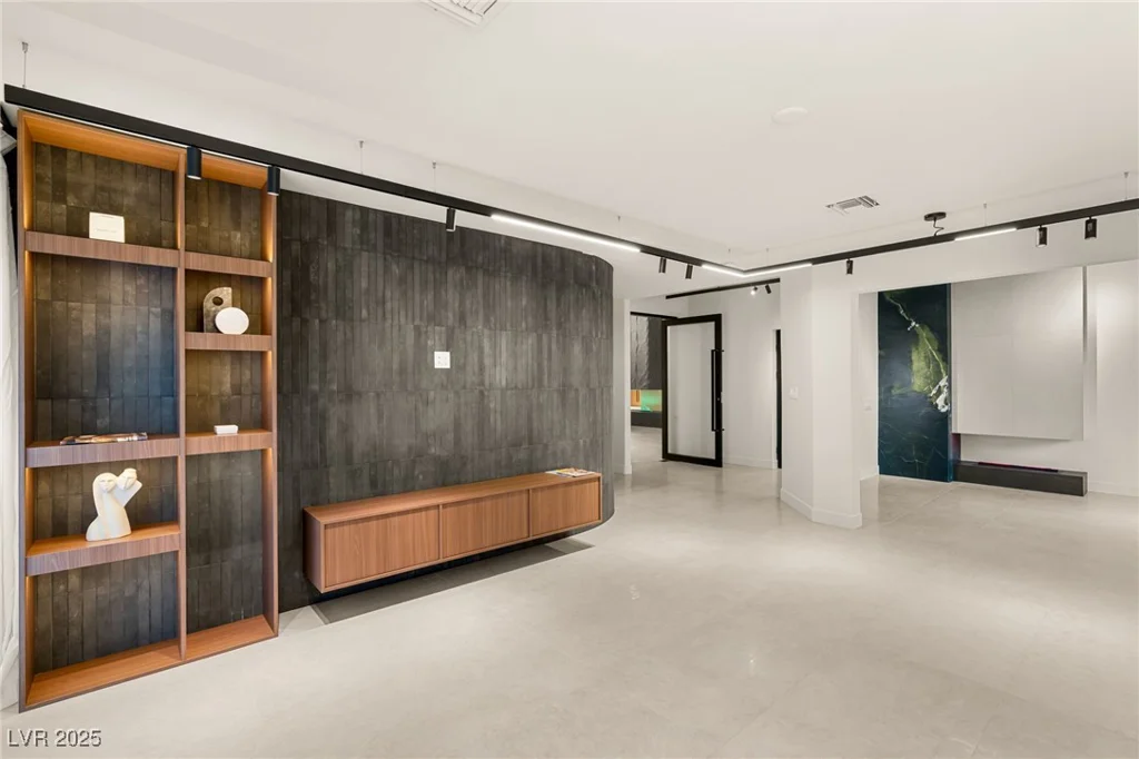 2935 Montessouri, Las Vegas, NV 89117