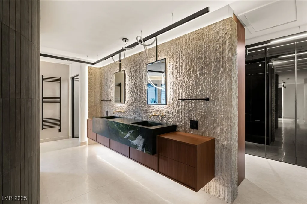 2935 Montessouri, Las Vegas, NV 89117