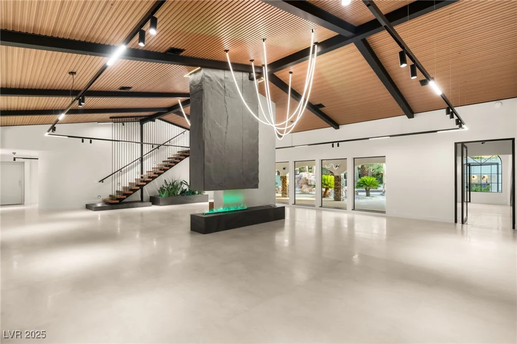 2935 Montessouri, Las Vegas, NV 89117