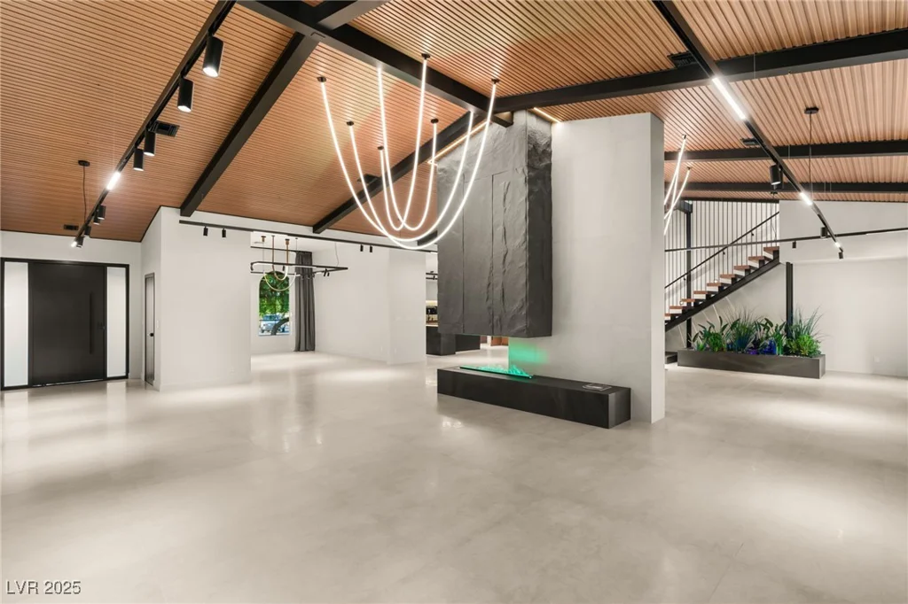 2935 Montessouri, Las Vegas, NV 89117