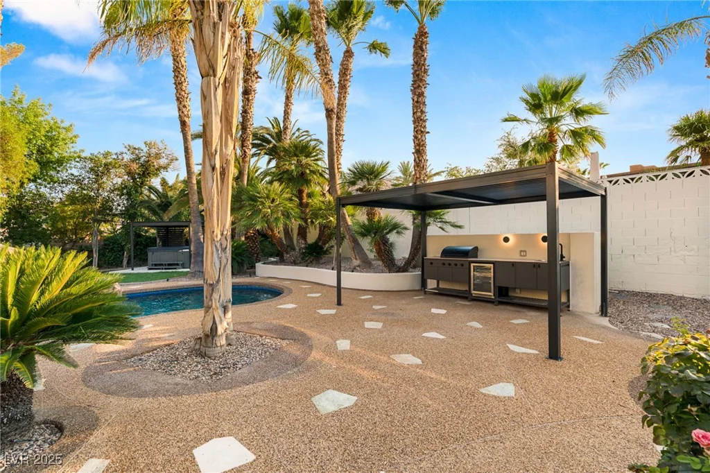 2935 Montessouri, Las Vegas, NV 89117