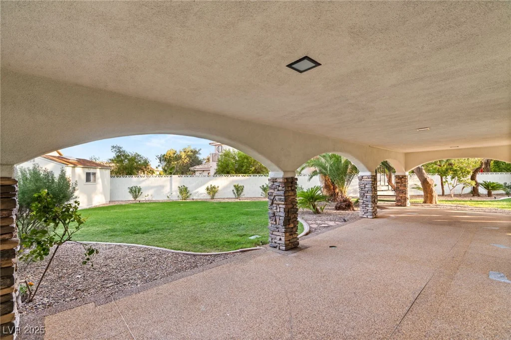 2935 Montessouri, Las Vegas, NV 89117