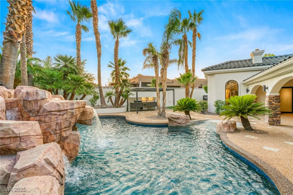 2935 Montessouri, Las Vegas, NV 89117