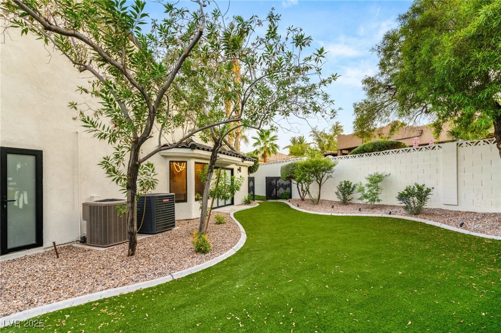 2935 Montessouri, Las Vegas, NV 89117