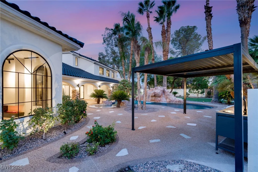 2935 Montessouri, Las Vegas, NV 89117