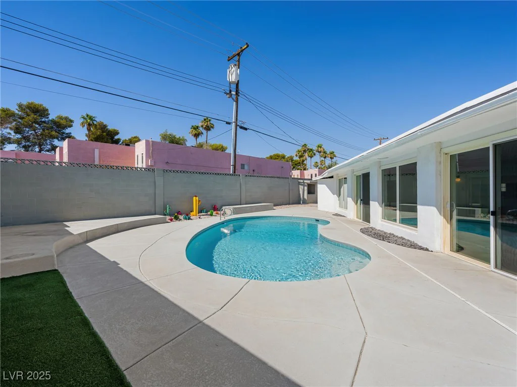 2245 Sombrero, Las Vegas, NV 89169