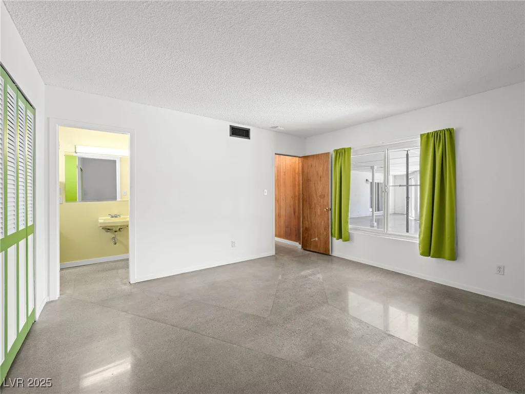 2245 Sombrero, Las Vegas, NV 89169