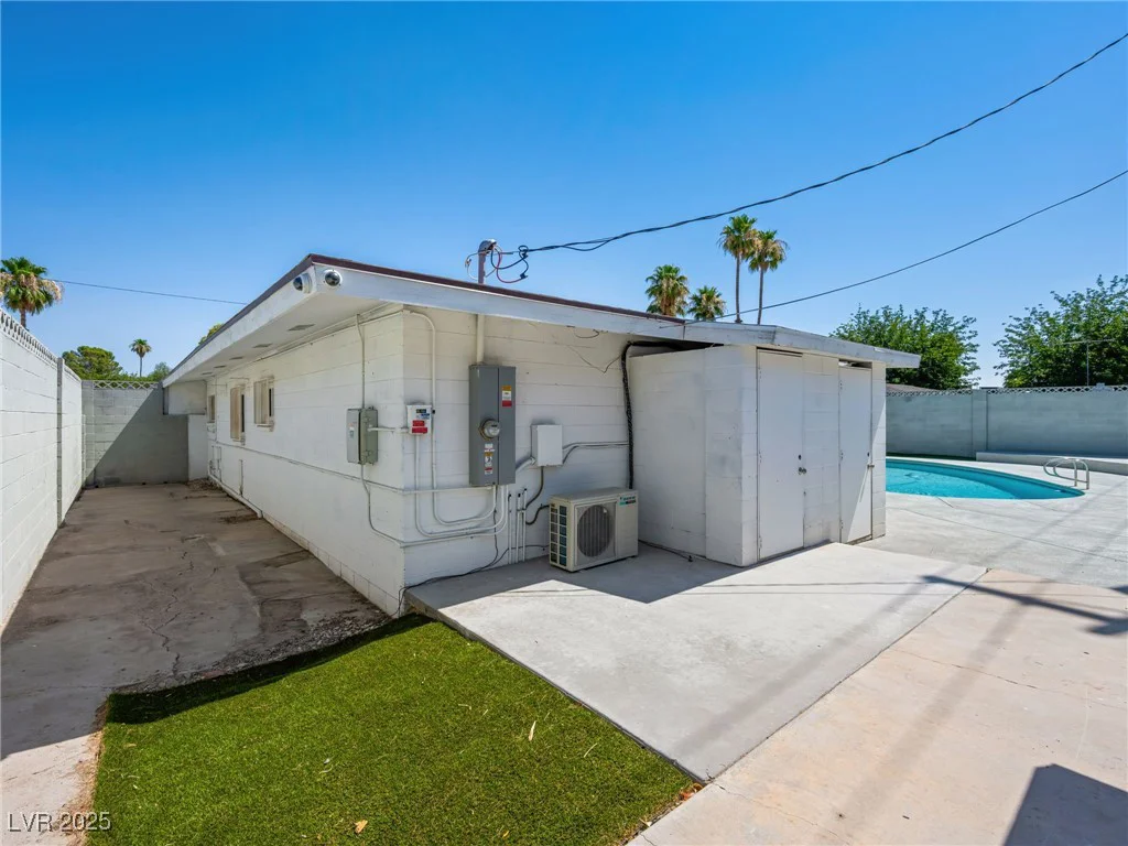 2245 Sombrero, Las Vegas, NV 89169