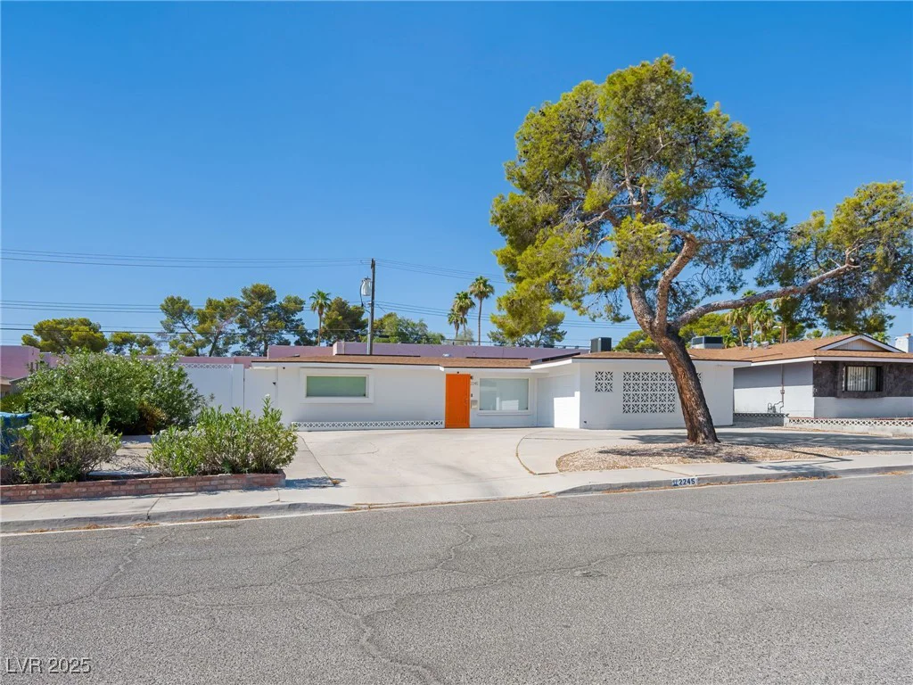 2245 Sombrero, Las Vegas, NV 89169