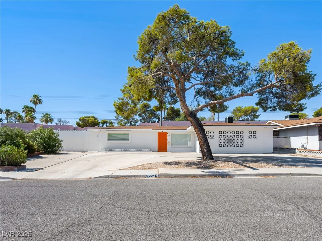 2245 Sombrero, Las Vegas, NV 89169