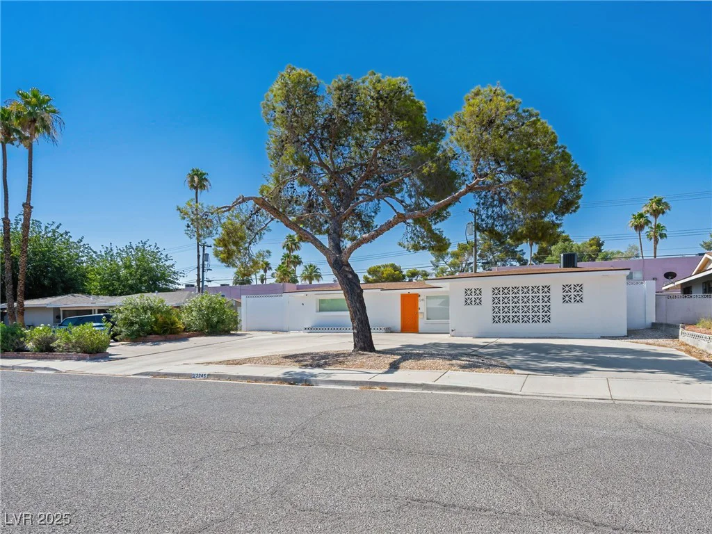 2245 Sombrero, Las Vegas, NV 89169