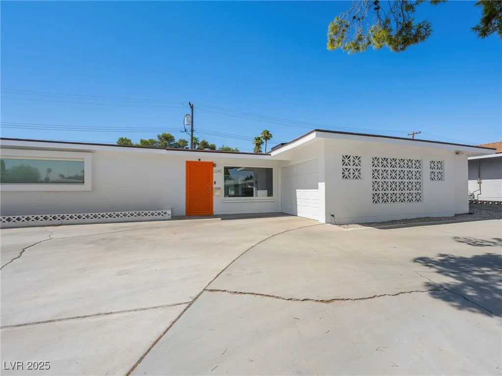 2245 Sombrero, Las Vegas, NV 89169