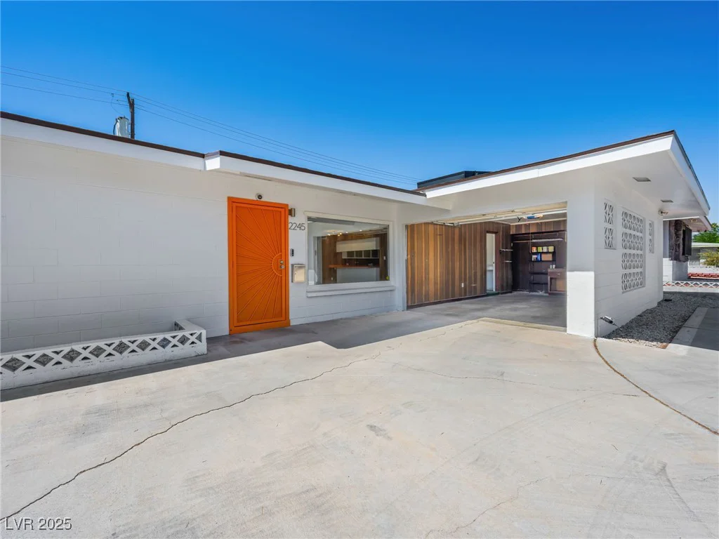 2245 Sombrero, Las Vegas, NV 89169