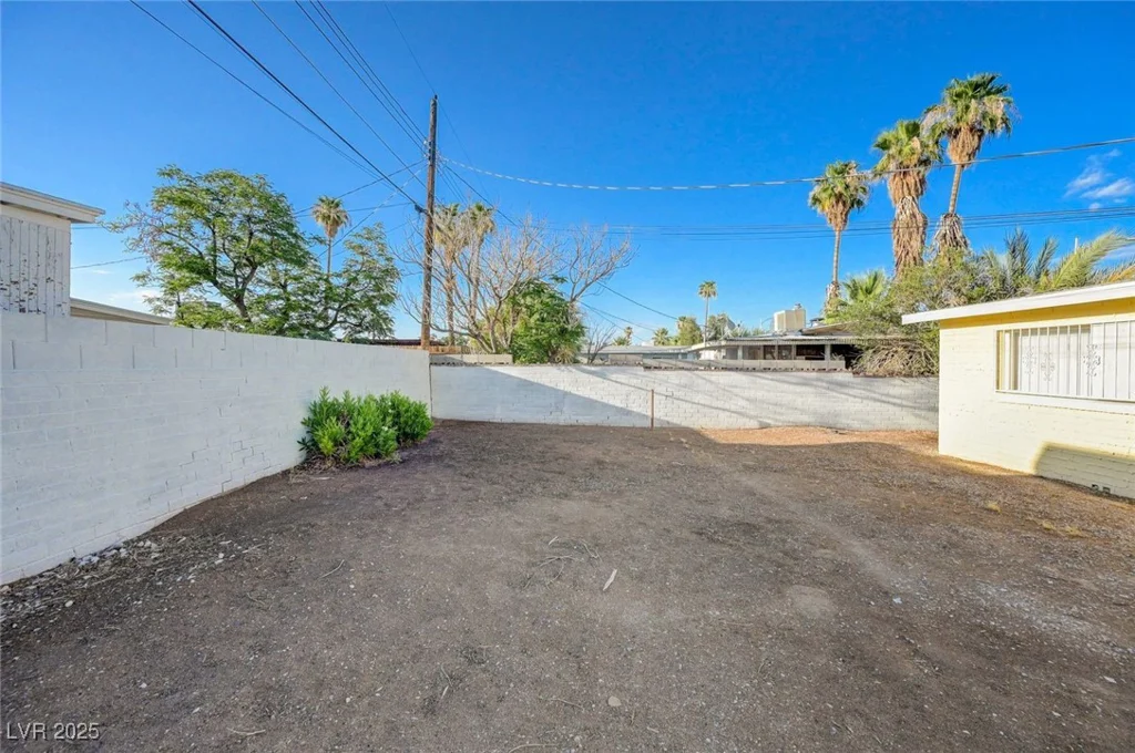 2400 Santa Paula, Las Vegas, NV 89104