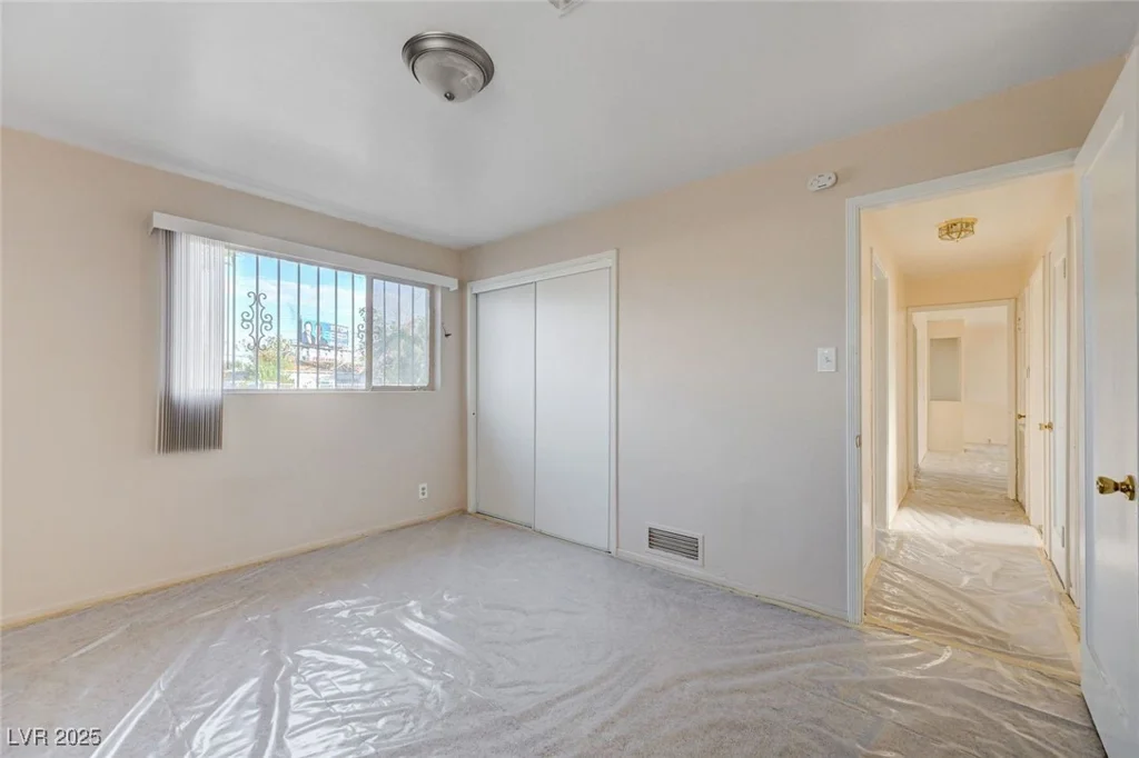 2400 Santa Paula, Las Vegas, NV 89104