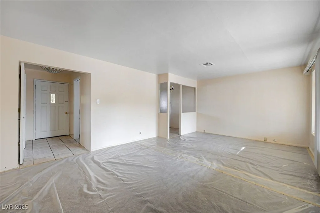 2400 Santa Paula, Las Vegas, NV 89104