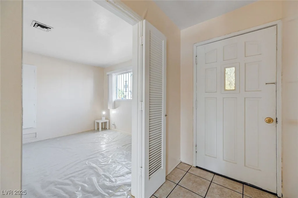 2400 Santa Paula, Las Vegas, NV 89104